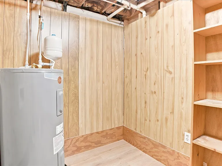102 Linwood Ct — Photo 64