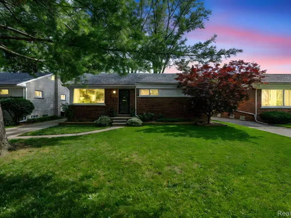 23316 Brookdale Blvd, Saint Clair Shores, MI 48082