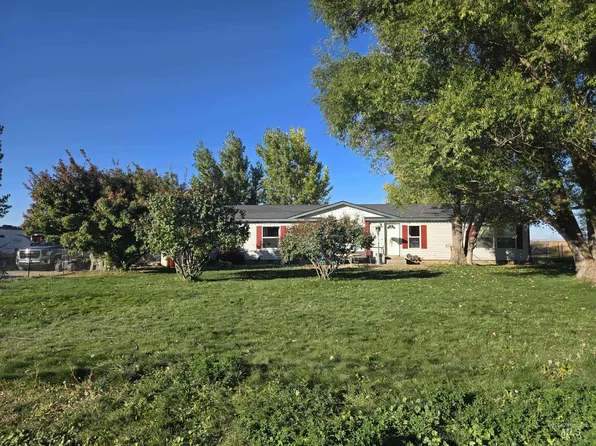 26 W Huyser Dr, Shoshone, ID 83352
