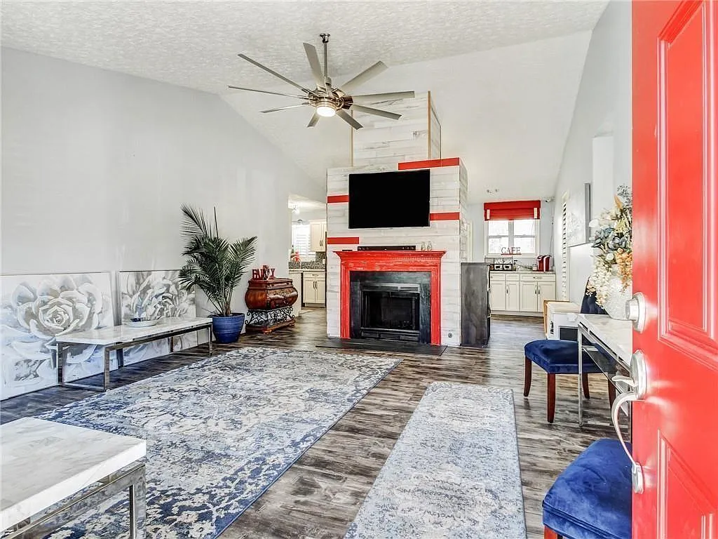 3 bed, 2.0 bath, 1462 sqft, $1,935 — Photo 3