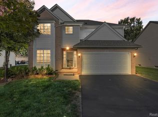 165 Eastlawn Dr, Rochester Hills, MI 48307