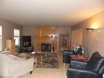 5th image of 459 Plum Creek Dr