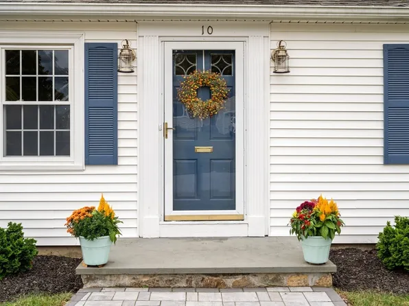 10 Stoneleigh Rd, Worcester, MA 01606
