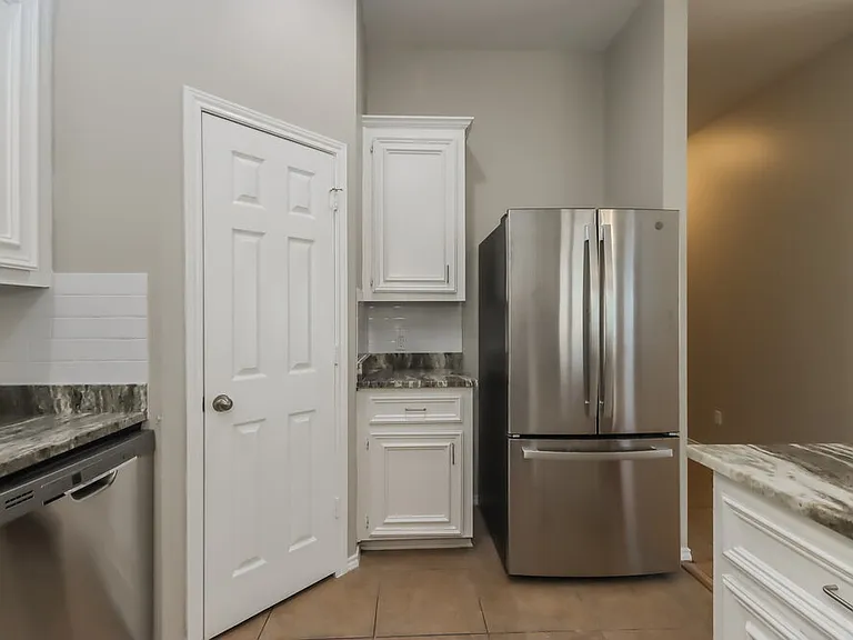 15823 Scenic Water Dr — Photo 6