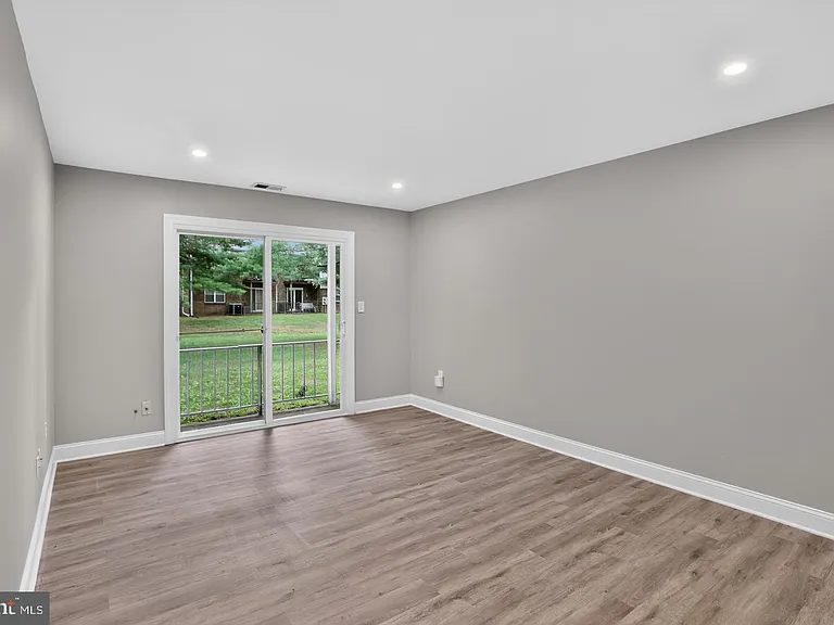 1807 Silver Ct — Photo 3