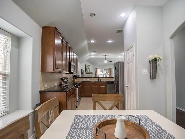 809 Hardwood Dr — Photo 8