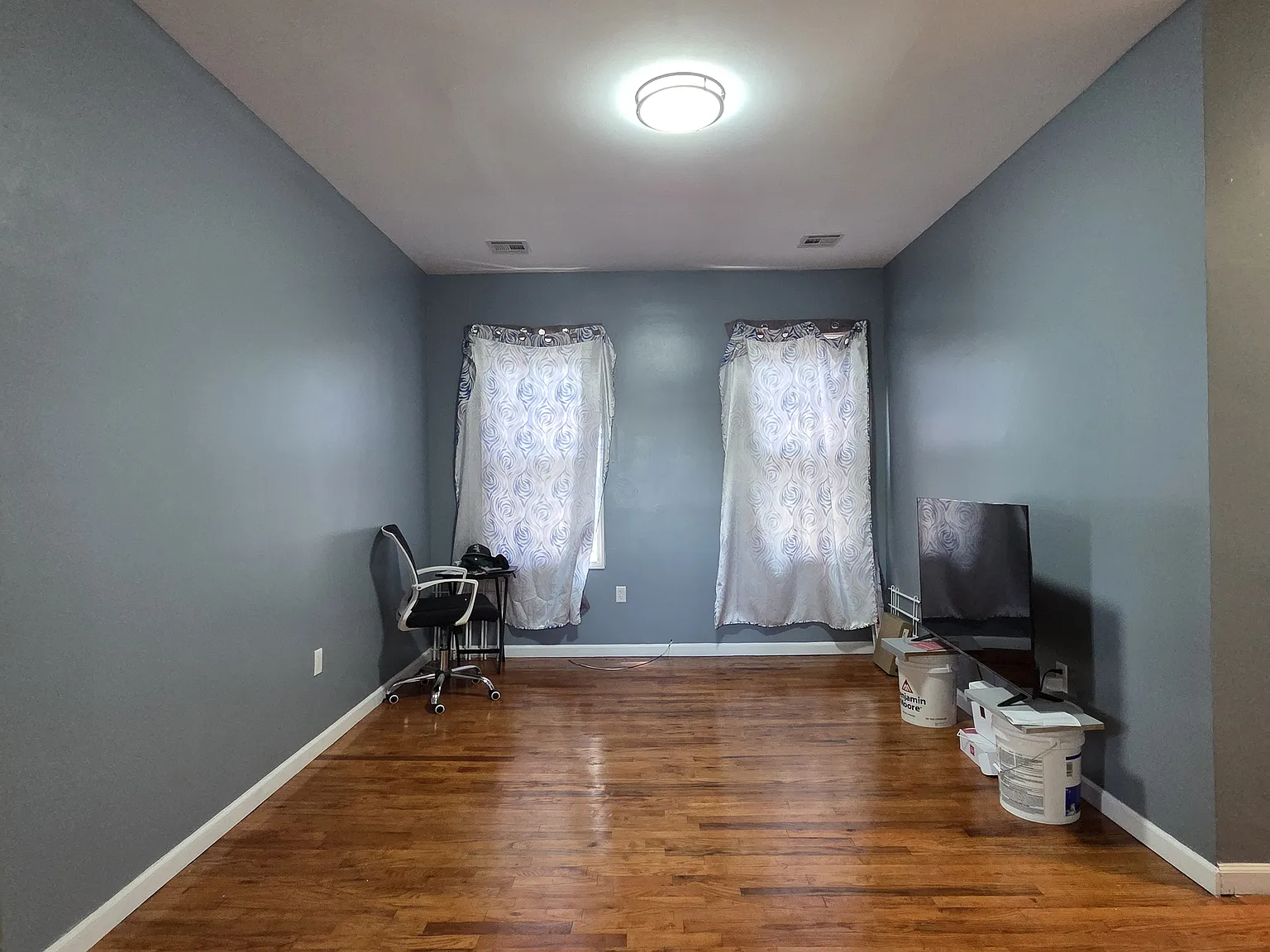 3 bed, 1150 sqft, $2,200 — Photo 3