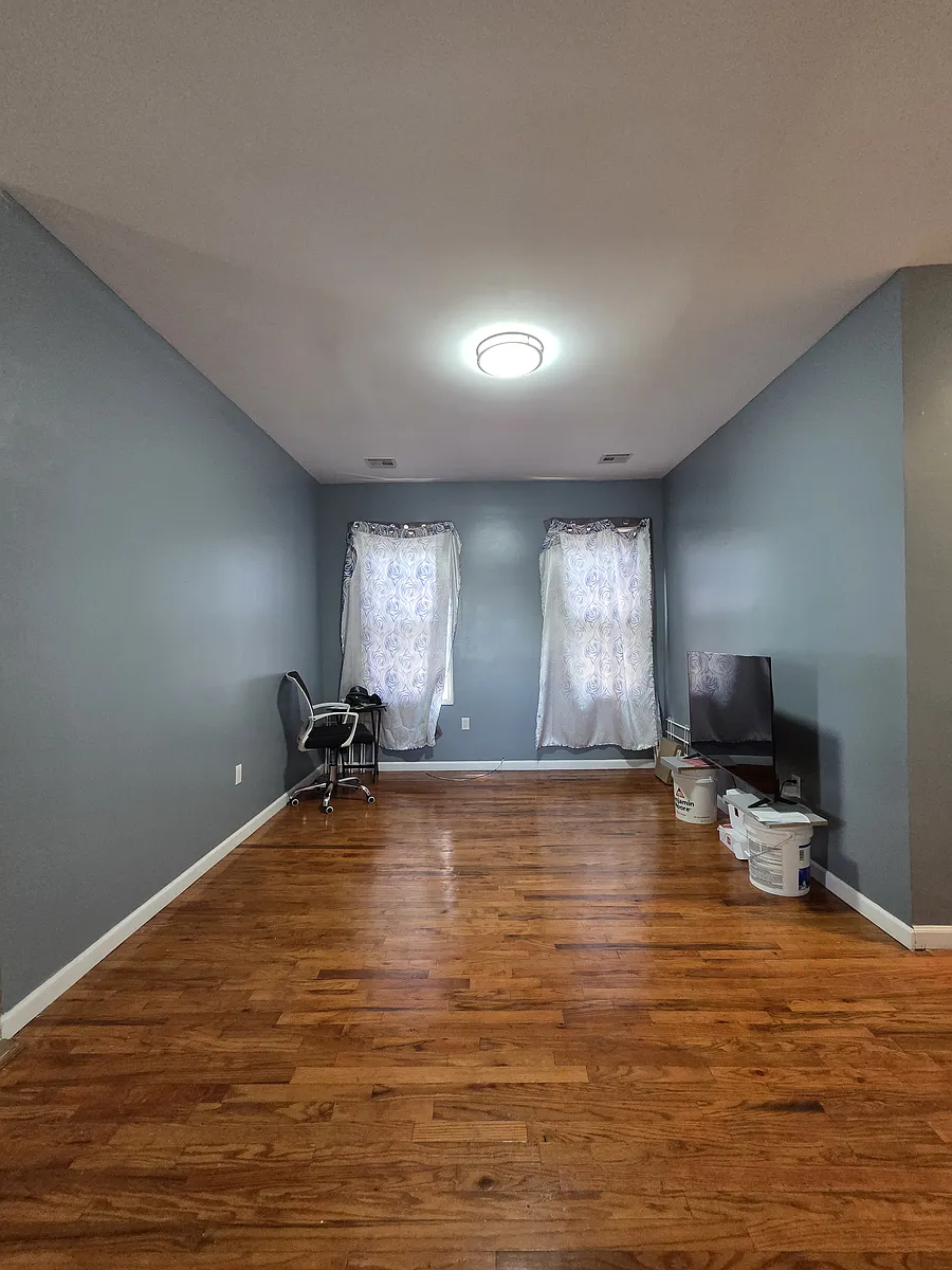 Building Photo - 136 S 11th St #3