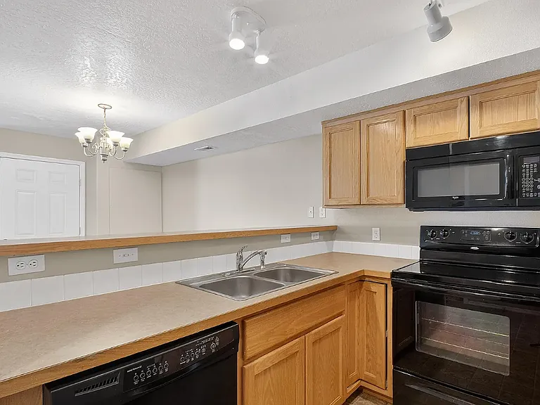 694 N Hydra Pl #A — Photo 8