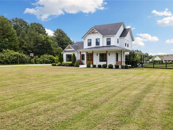 438 S Wyman Rd, Fayetteville, AR 72701