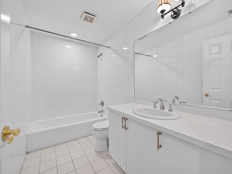 4C Nassau Dr — Photo 13