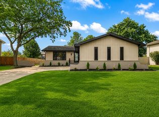 933 Hanover Ln, Dyer, IN 46311