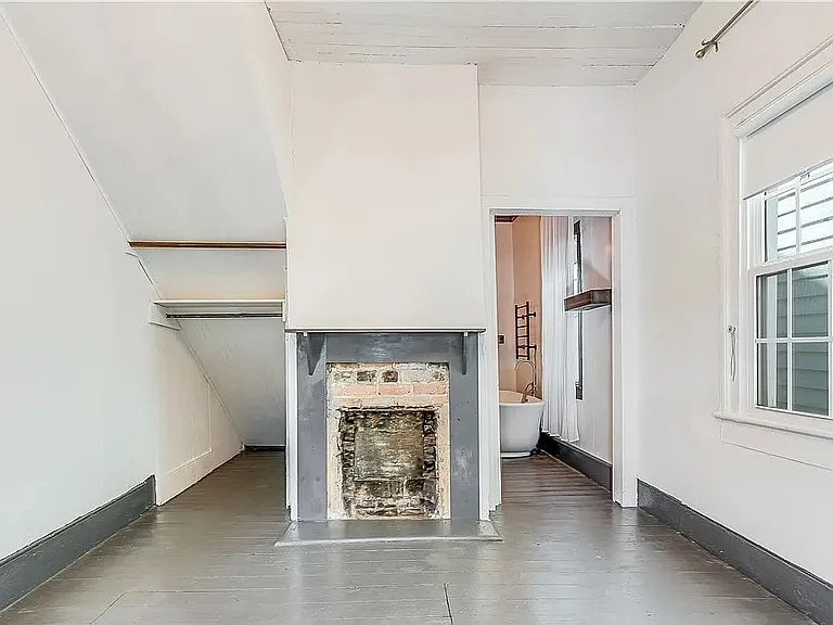 634 W 32nd St — Photo 18