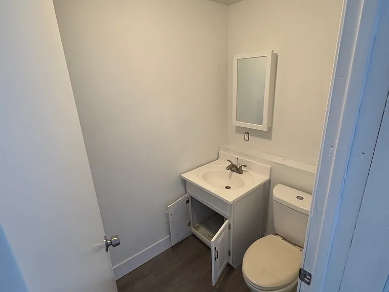 363 Windsor Rd #4 — Photo 6