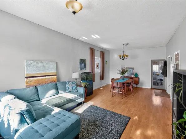 1009 Cannon St E, Hamilton, ON L8L 2H4