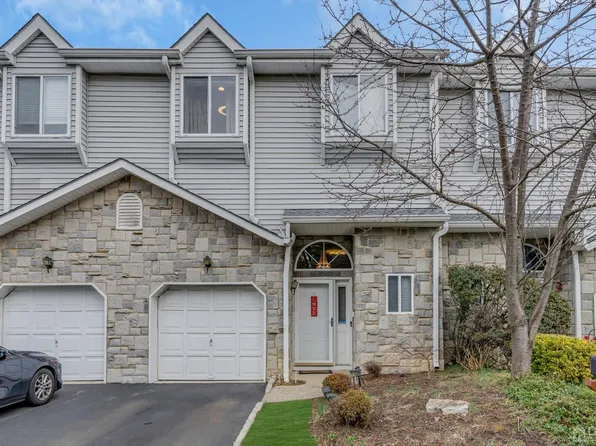 4 Catherine Ct, Laurence Harbor, NJ 08879