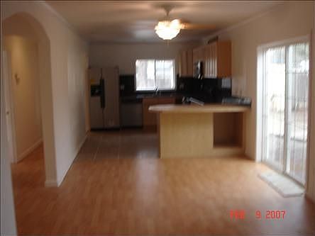 5th image of 949 Curtner Ave