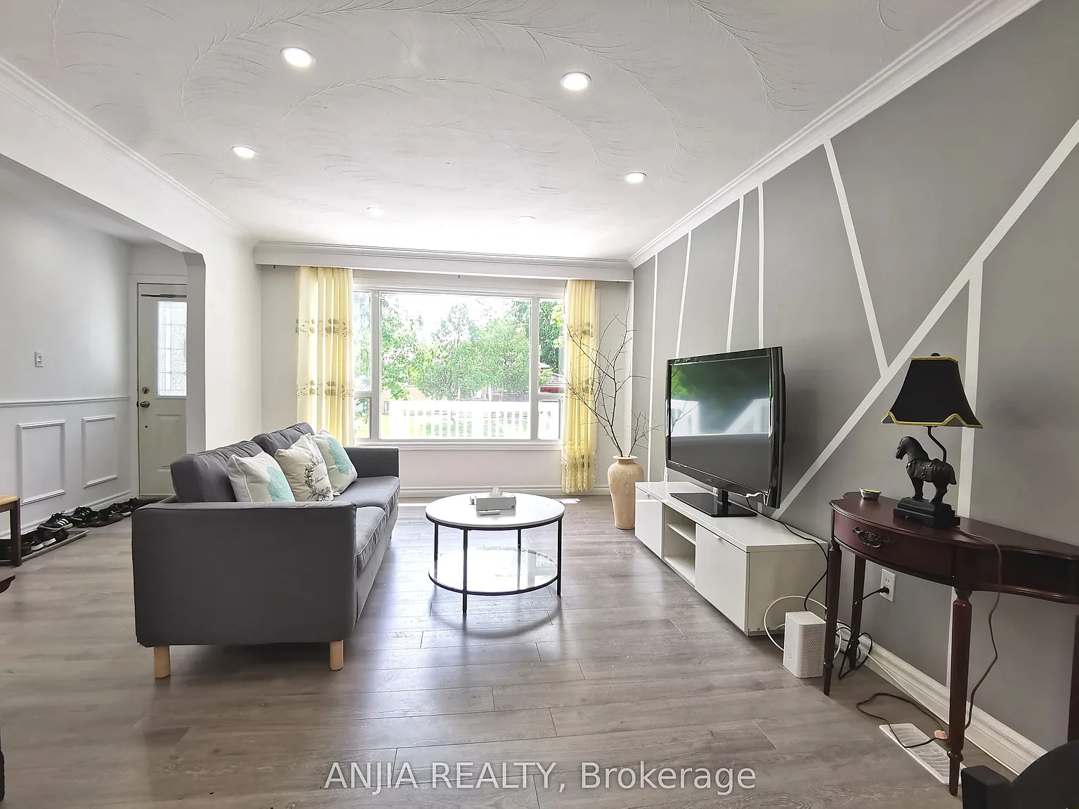 3 bed, $3,000 — Photo 4