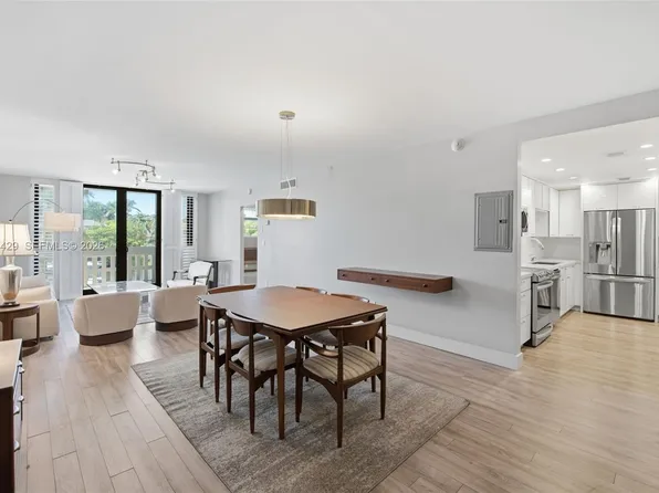 90 Edgewater Dr APT 225, Coral Gables, FL 33133