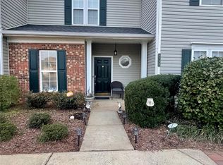 8738 Treyburn Dr, Charlotte, NC 28216