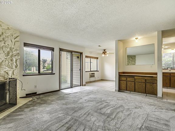 5th image of 15926 NE Fremont St