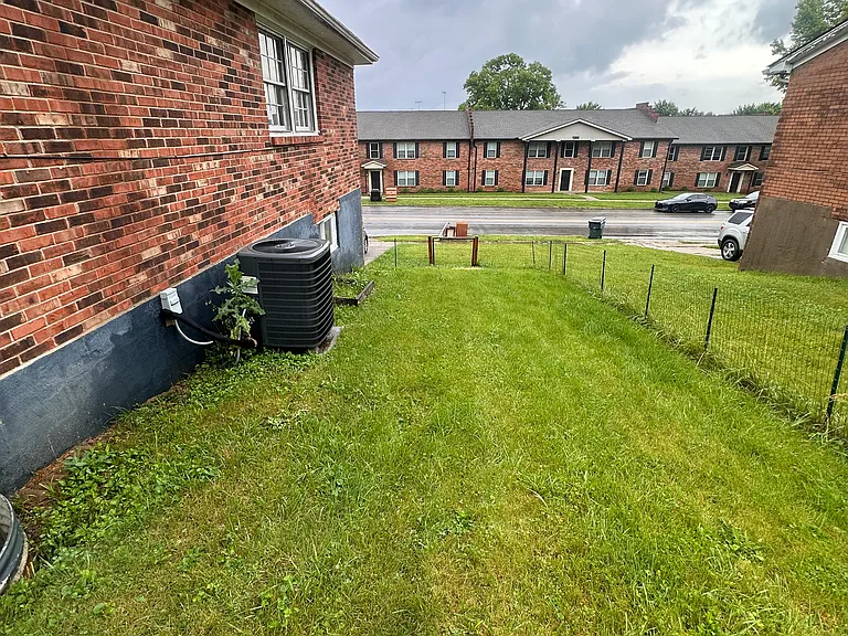 1274 Centre Pkwy — Photo 5