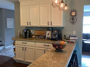 6 Stonegate Dr, Branford, CT 06405