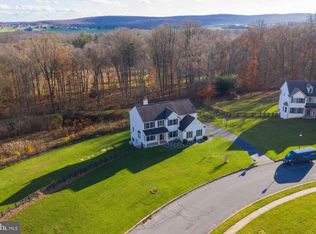 88 Caernarvon Dr, Elverson, PA 19520