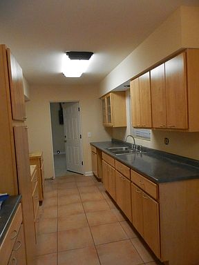 3rd image of 223 Thomas Dr