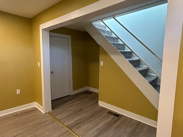 1112 Hollins St — Photo 10