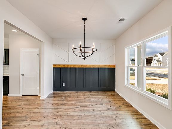 5th image of 115 Kingston Cir