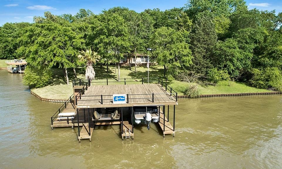 1st image of 226 Shady Shores Dr