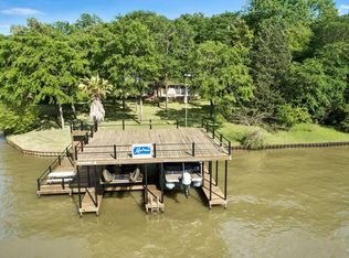 226 Shady Shores Dr, Mabank, TX 75156