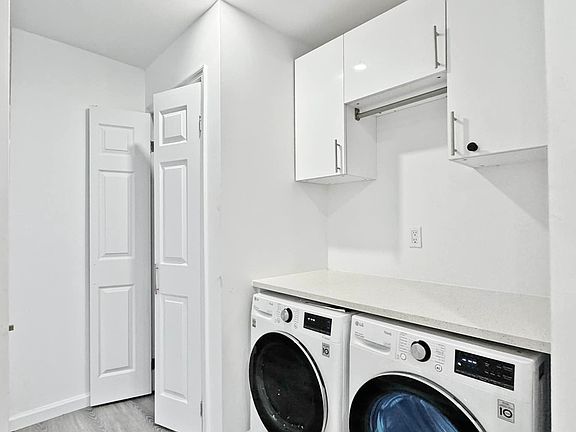 2nd image of 333 W 19th St #Bw