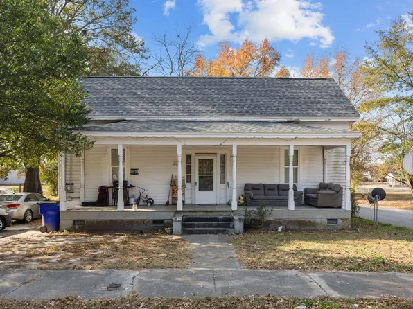 300 Devane St, Clinton, NC 28328