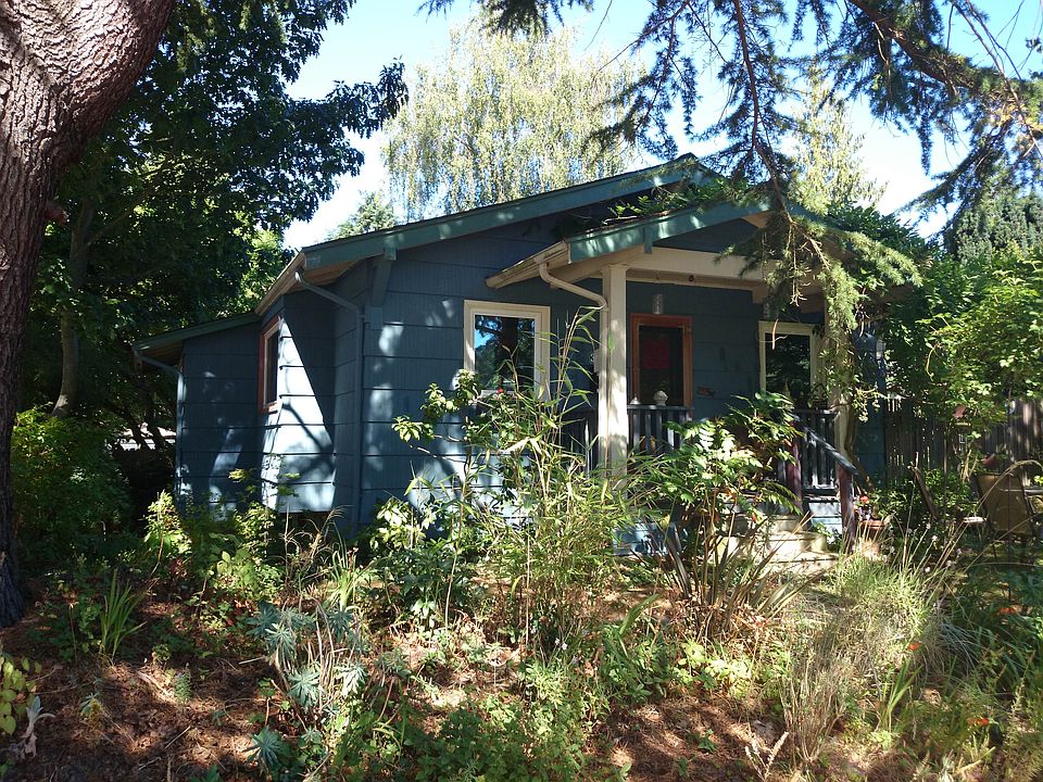 2nd image of 3059 38th Ave SW