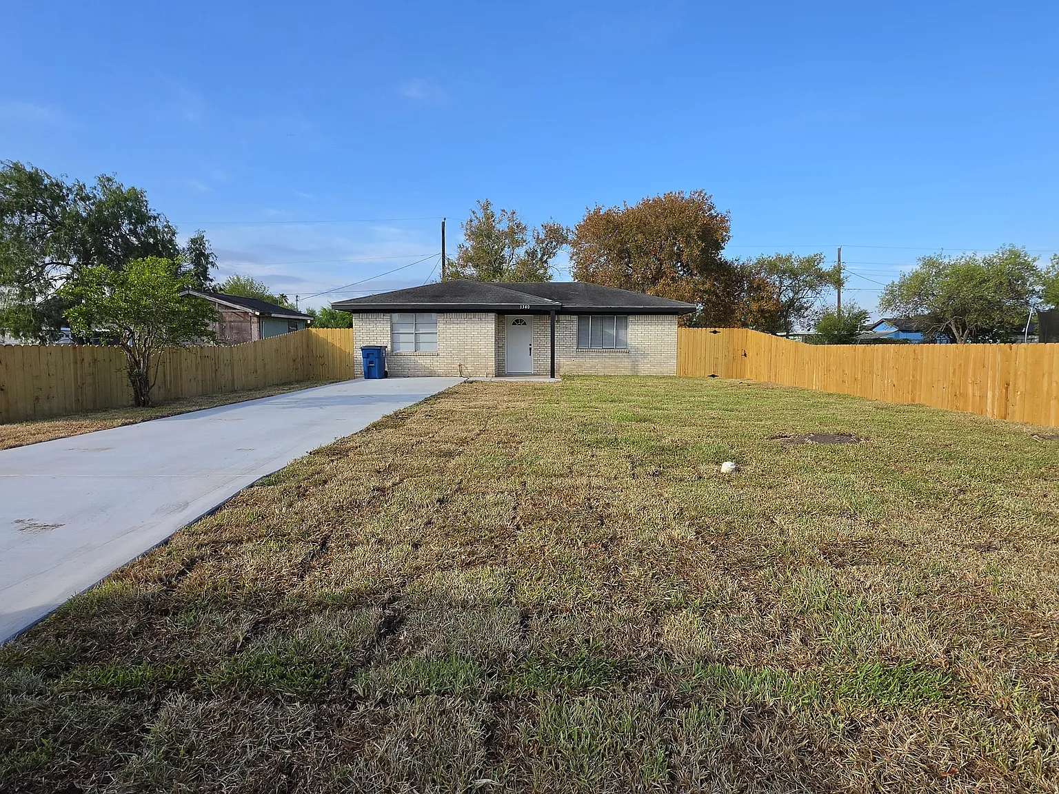 2 bed, 824 sqft, $1,449 — Photo 1