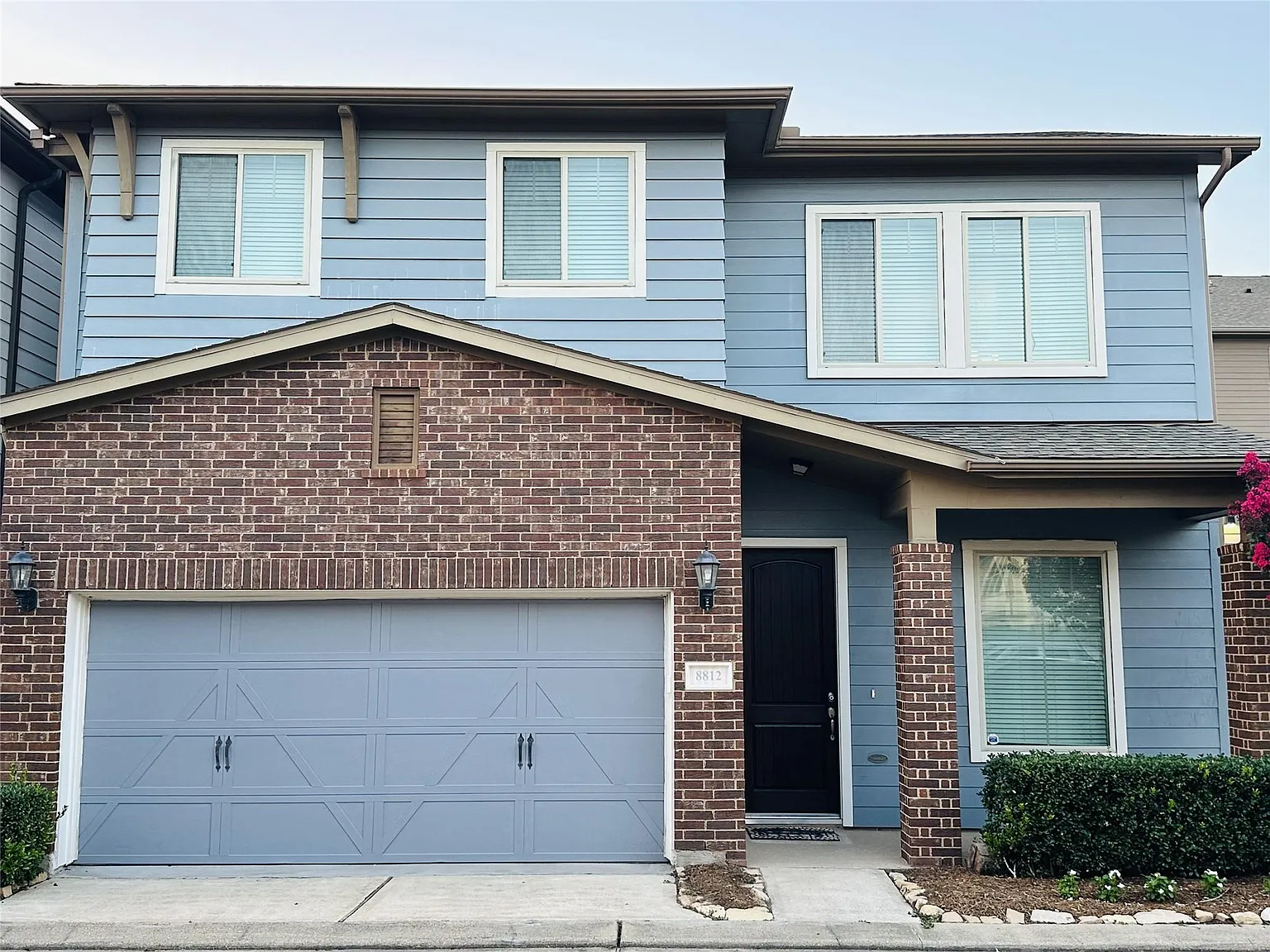 3 bed, 2.5 bath, 2011 sqft, $2,550 — Photo 1