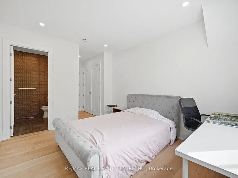2450 Rebecca St — Photo 30