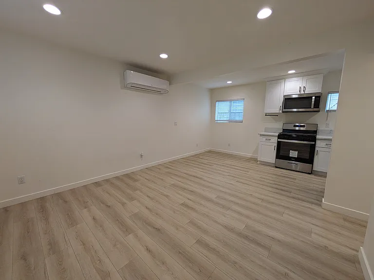 200 E Phillips St #202 — Photo 5