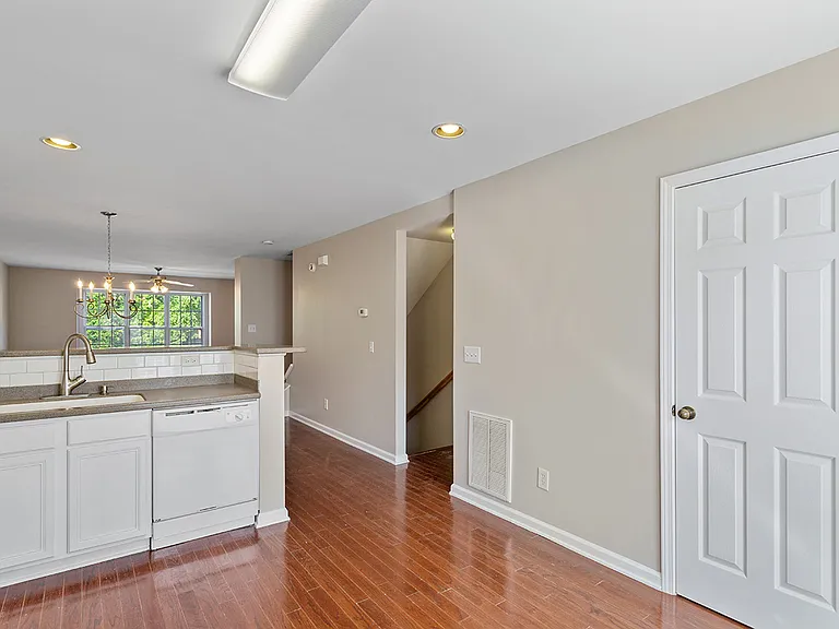 10028 Blackwell Dr — Photo 7