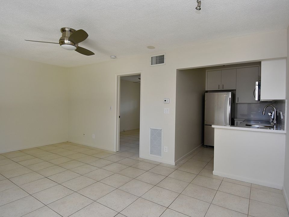 1st image of 4105 NE 21st Ave APT 3