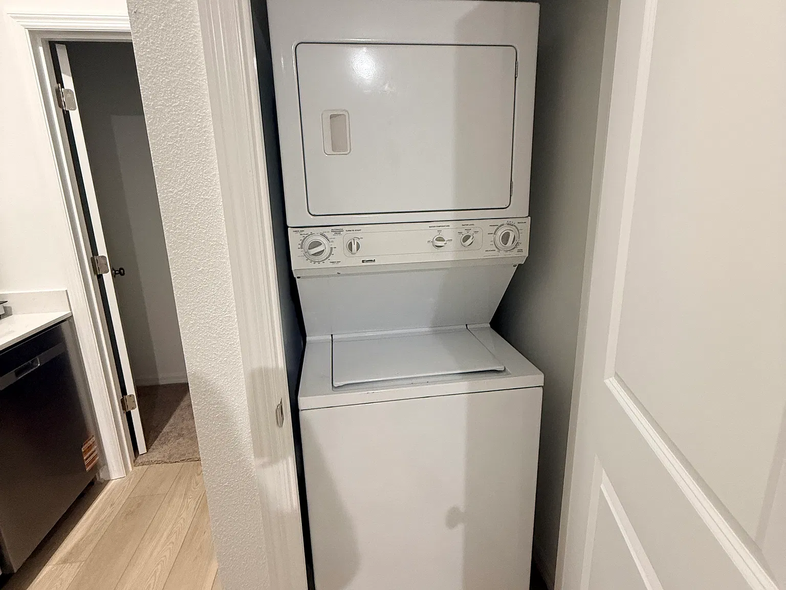 1 bed, 1800 sqft, $1,500 — Photo 4