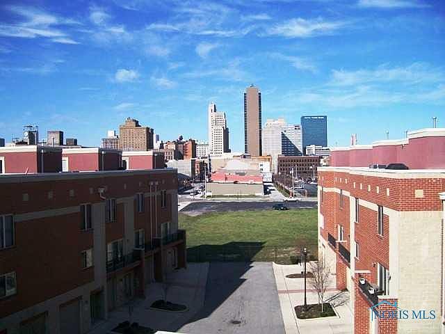 1st image of 145 S Saint Clair #27
