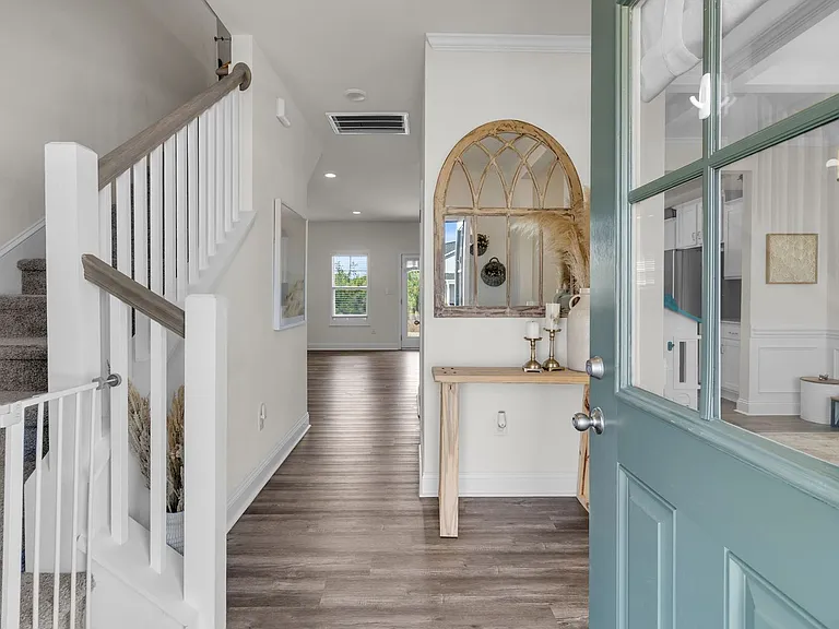 173 London Dr — Photo 5