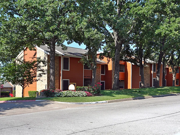 Bedford Oaks Apartments exterior building