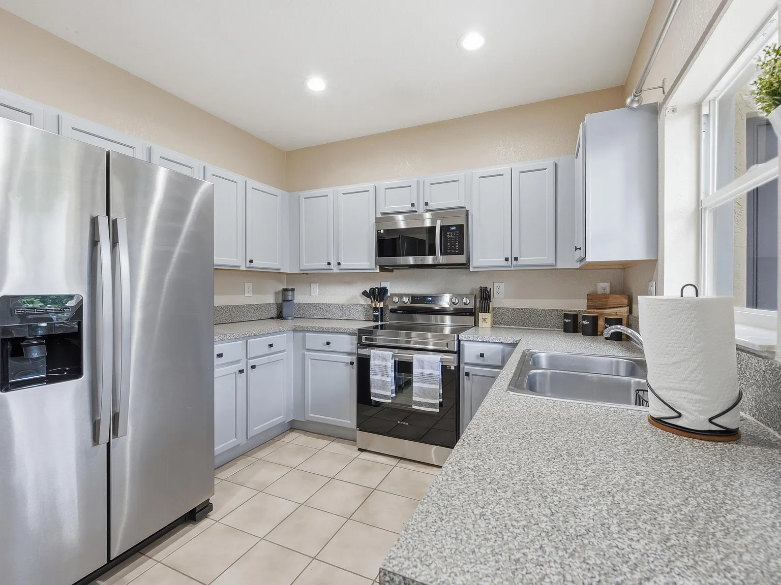 2 bed, 2.0 bath, 1062 sqft, $2,900 — Photo 2