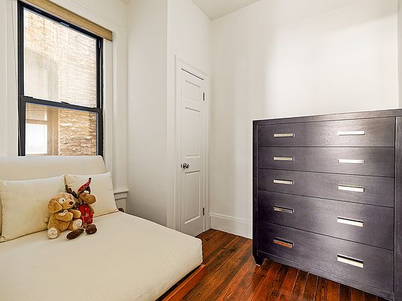 4th image of 131 Thompson St APT 4F
