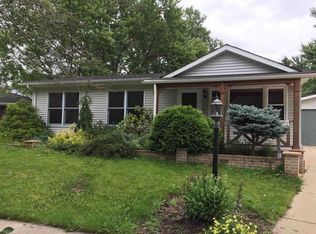 600 Bluff Ct, Streamwood, IL 60107