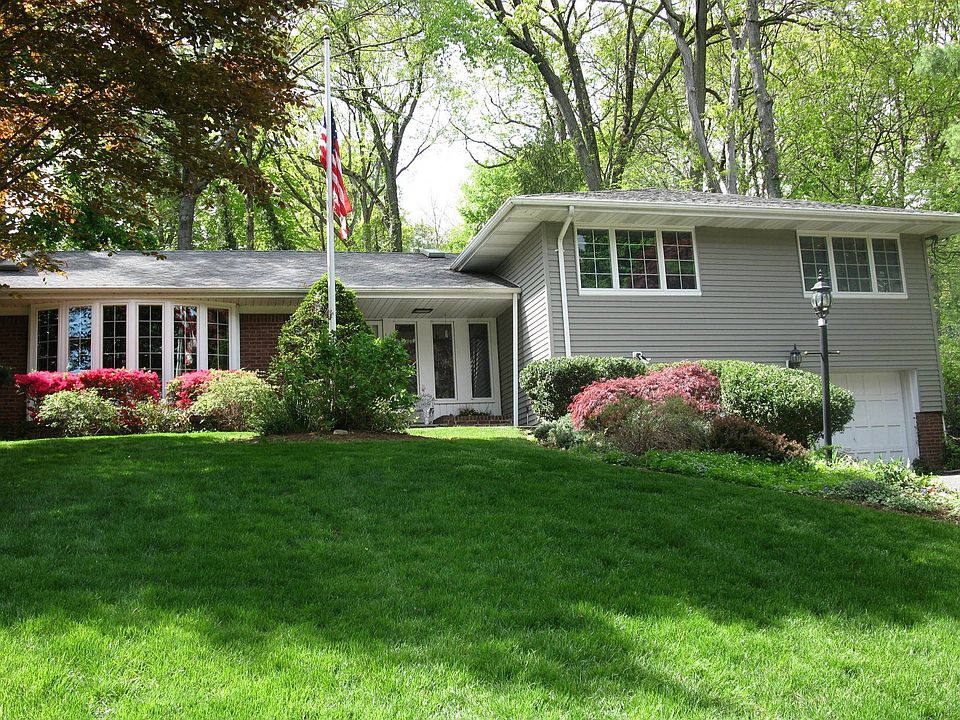 Set back on private cul-de-sac